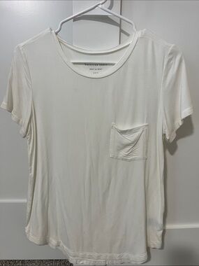 American Eagle Outfitters Cream Short-Sleeve Pocket Tee